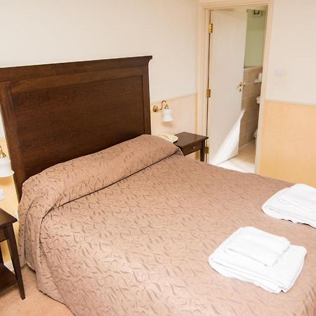The Bell Hotel Clare Luaran gambar