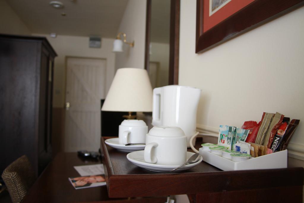 The Bell Hotel Clare Bilik gambar