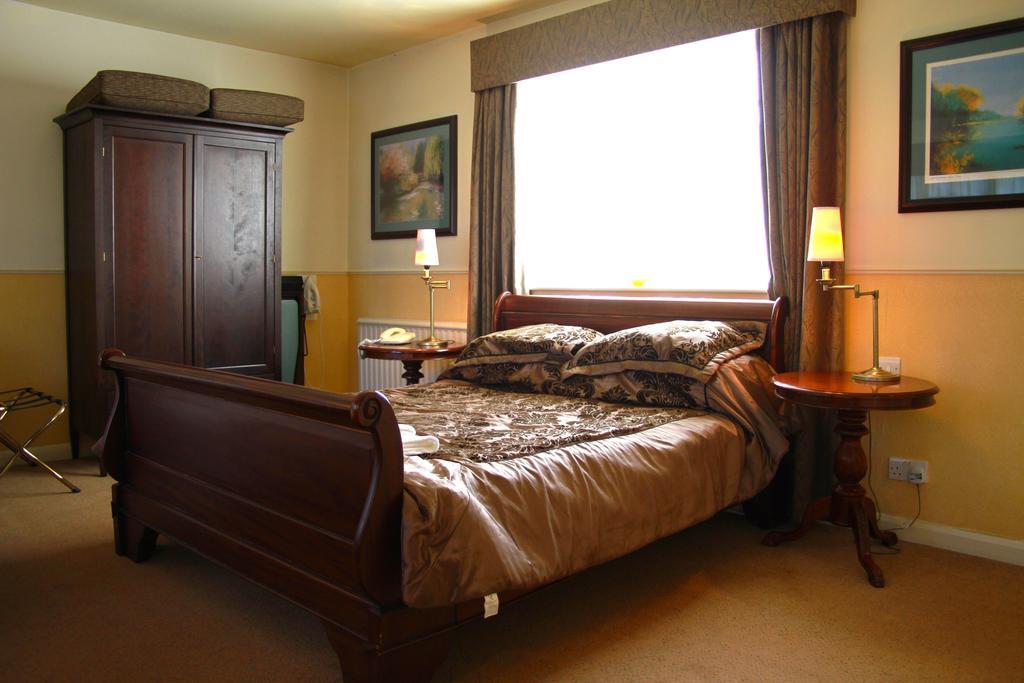 The Bell Hotel Clare Bilik gambar