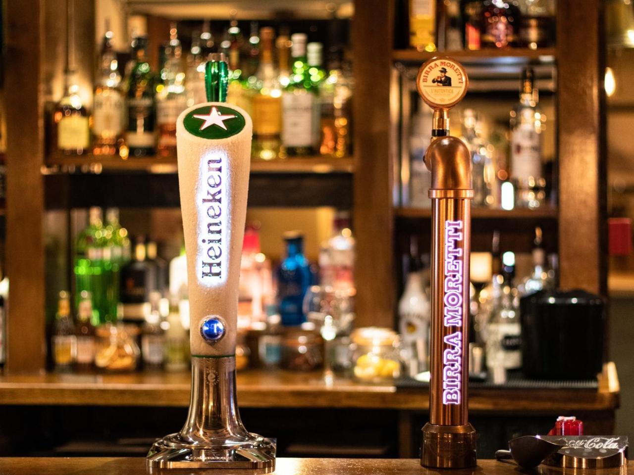 The Bell Hotel Clare Luaran gambar