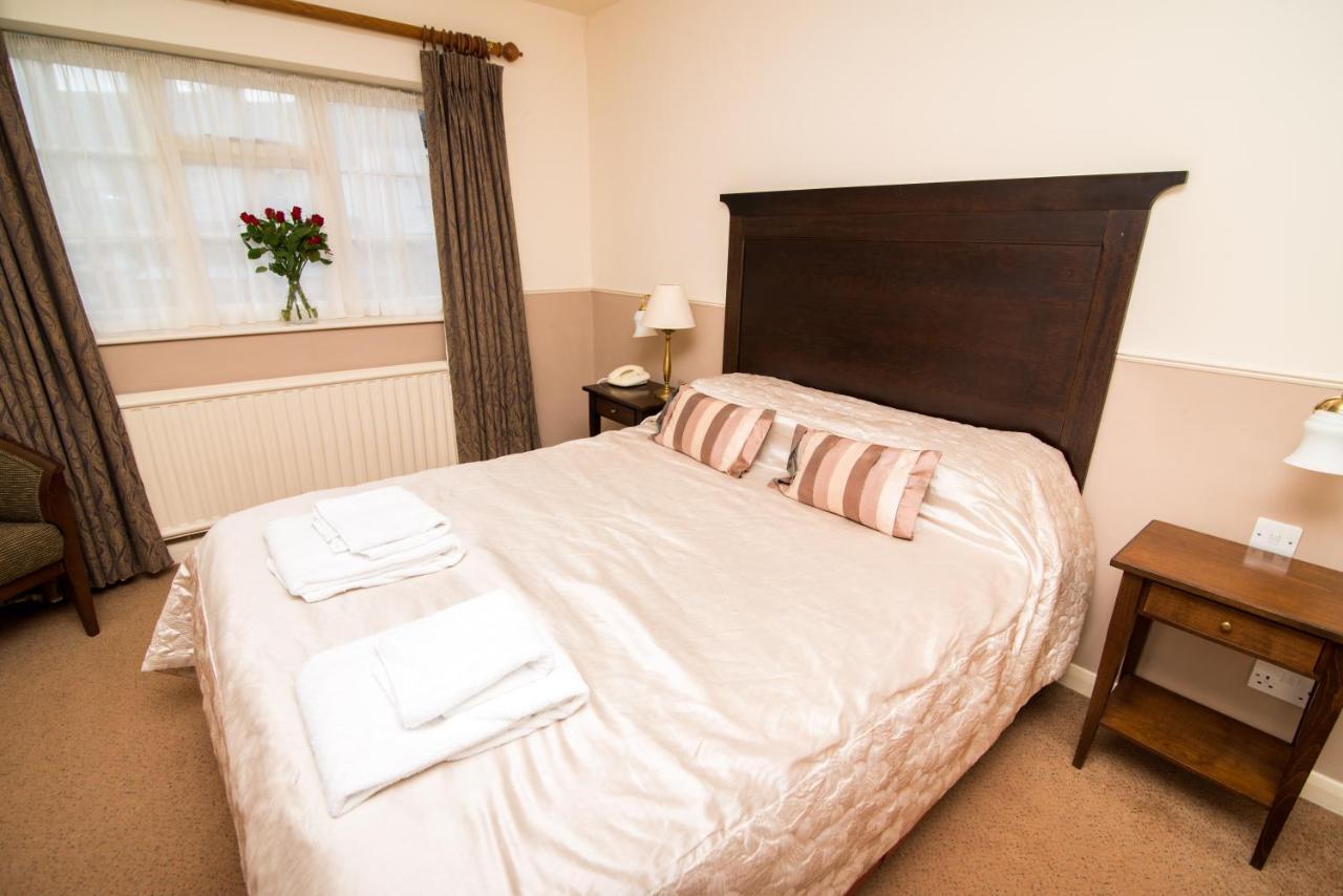 The Bell Hotel Clare Luaran gambar